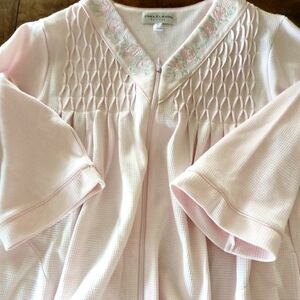Miss Elaine pink embroidered seersucker robe size SP